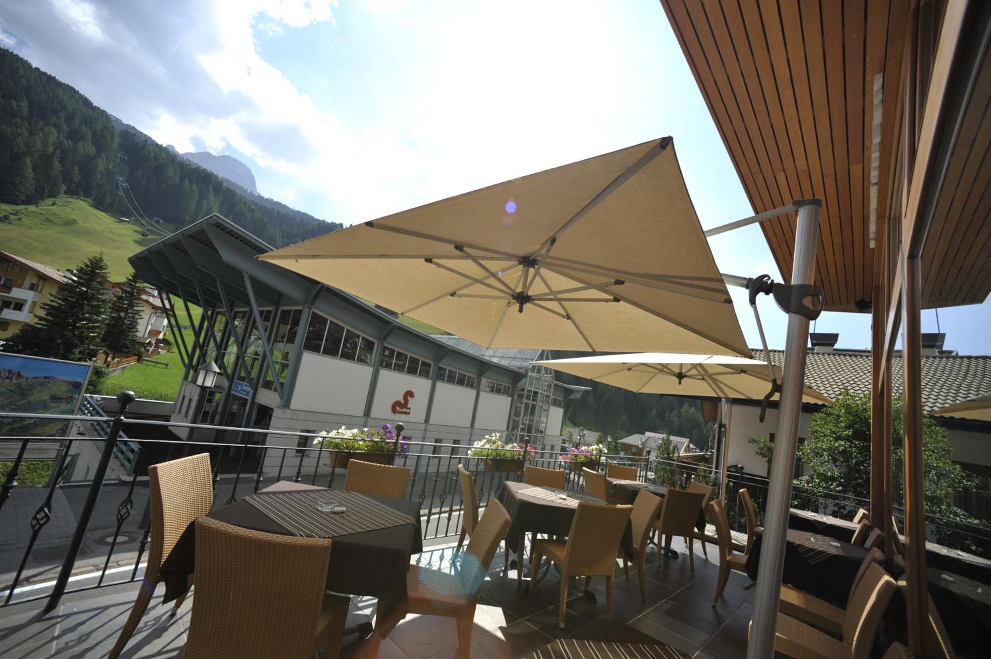 Hotel Europa Dolomites Selva di Val Gardena Exterior foto